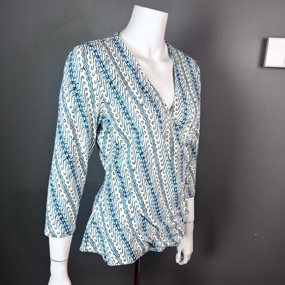 J. McLaughlin top Large faux wrap long sleeve v-neck cream blue stretch slimming - Picture 4 of 8